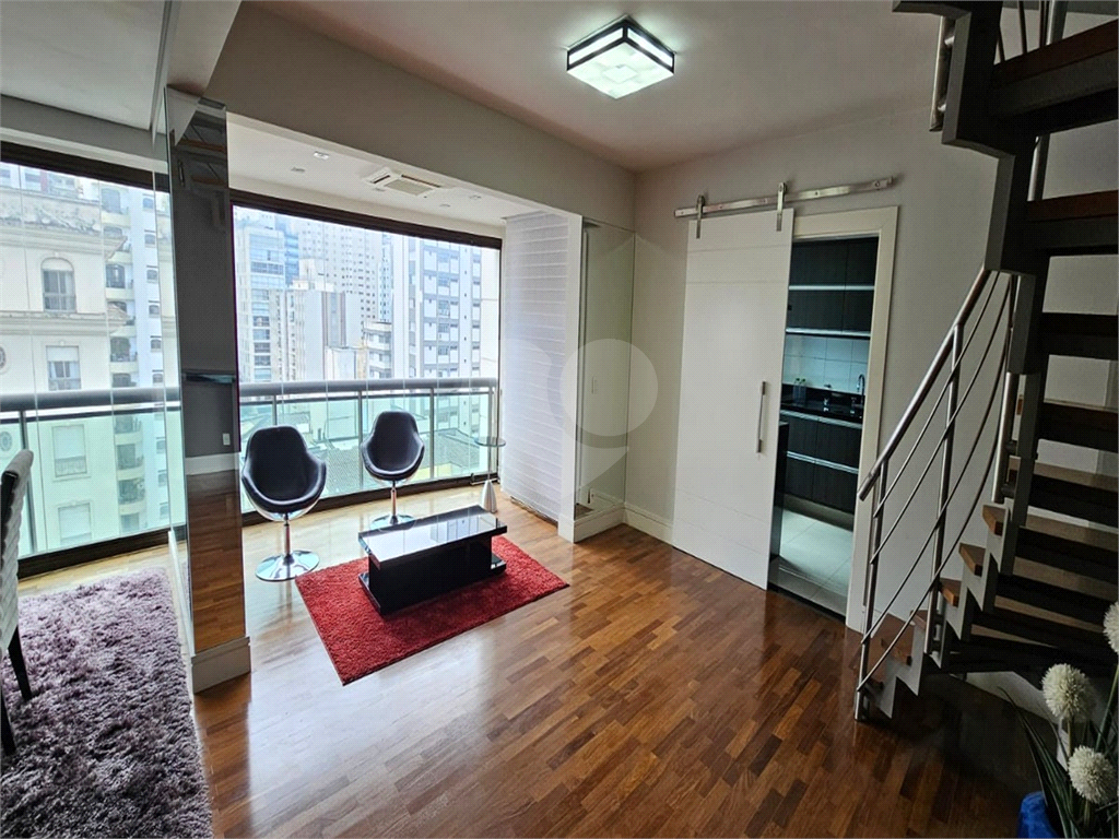 Apartamento Duplex Alto Padrão à venda no Jardim Paulista. Excelente localização!
