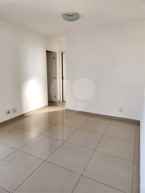 Apartamento a venda de 2 quartos 1 vaga no Pq. Edú Chaves.