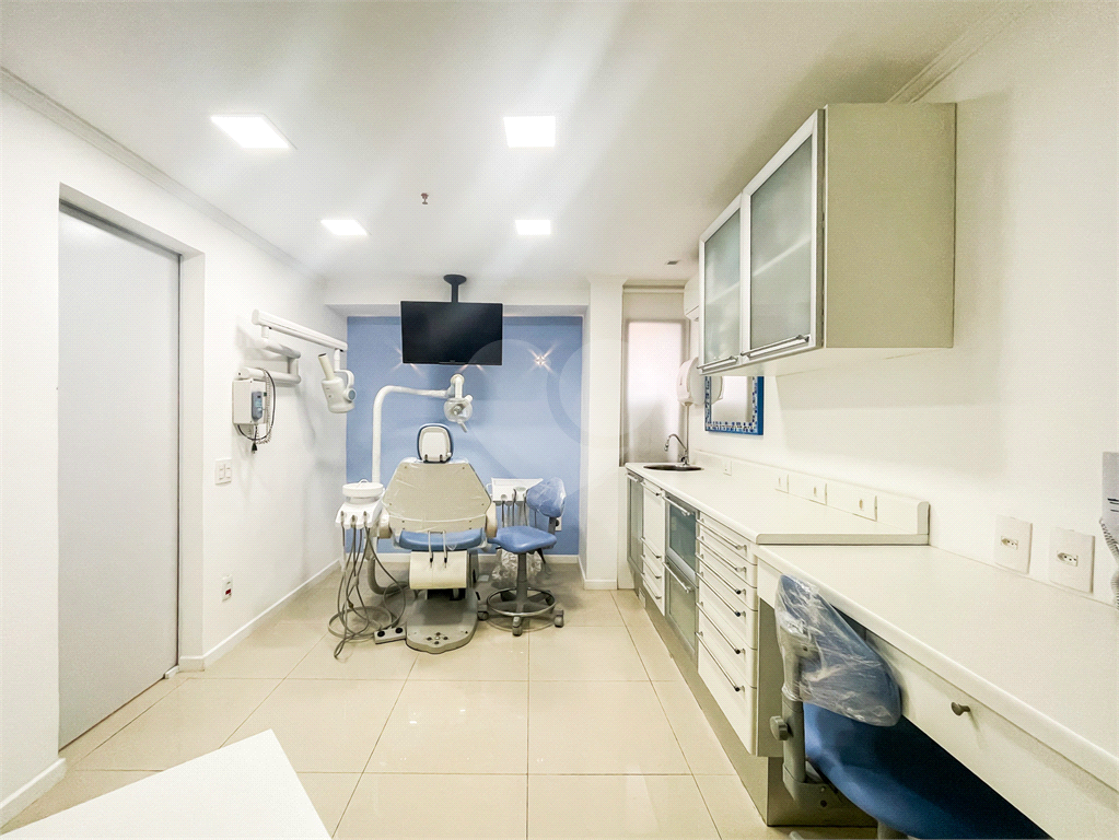 Sala / Conjunto Comercial - Alto Padrão - Bela Vista - 6 Salas - 2 Banheiros - 2 Vagas - Venda / Compra