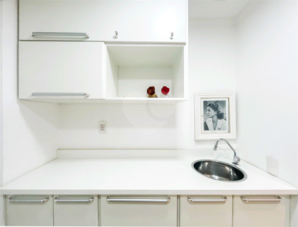 Sala / Conjunto Comercial - Alto Padrão - Bela Vista - 6 Salas - 2 Banheiros - 2 Vagas - Venda / Compra