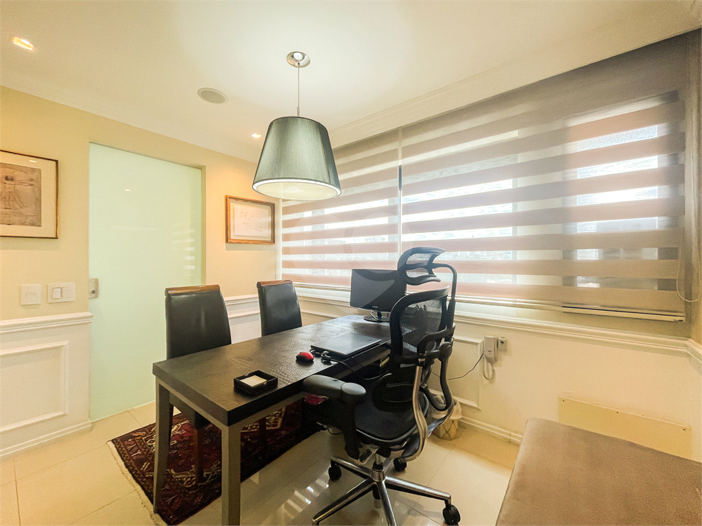 Sala / Conjunto Comercial - Alto Padrão - Bela Vista - 6 Salas - 2 Banheiros - 2 Vagas - Venda / Compra