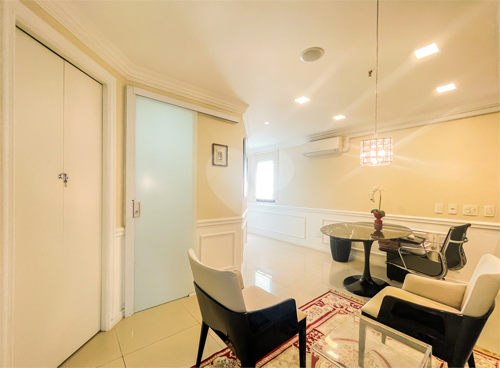 Sala / Conjunto Comercial - Alto Padrão - Bela Vista - 6 Salas - 2 Banheiros - 2 Vagas - Venda / Compra