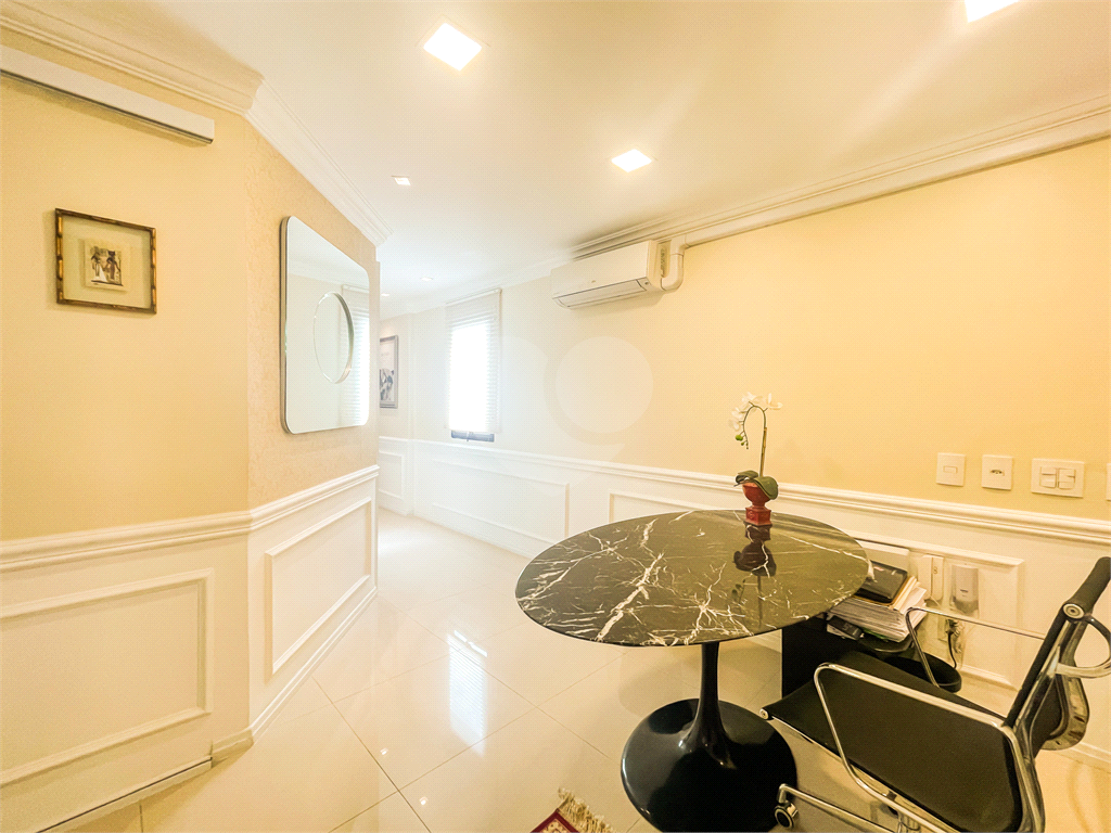 Sala / Conjunto Comercial - Alto Padrão - Bela Vista - 6 Salas - 2 Banheiros - 2 Vagas - Venda / Compra