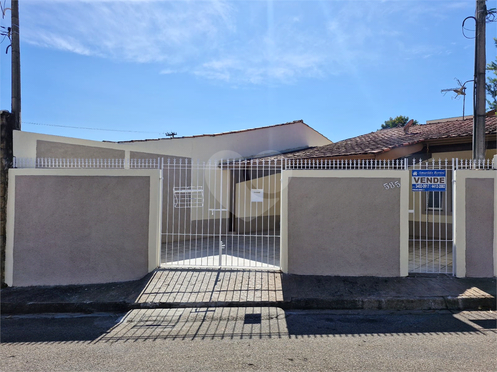 Casa à venda com 4 quartos, 153m² - Foto 1