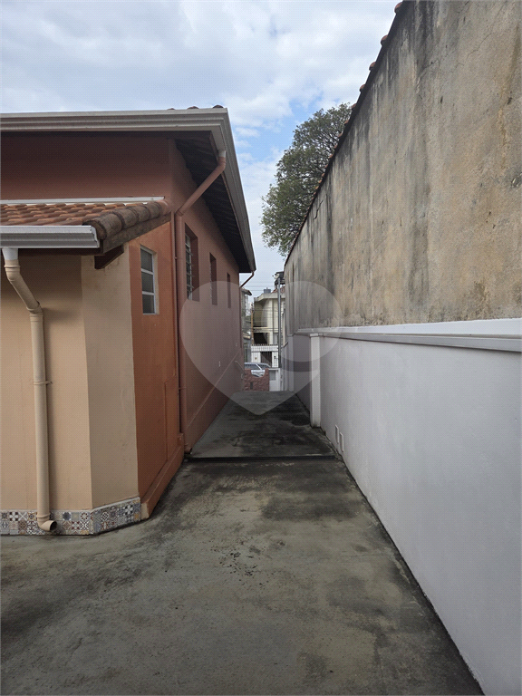 CASA REFORMADA COM 4 QUARTOS, 2 BANHEIROS, 2 VAGAS DE GARAGEM, QUINTAL E EDÍCULA