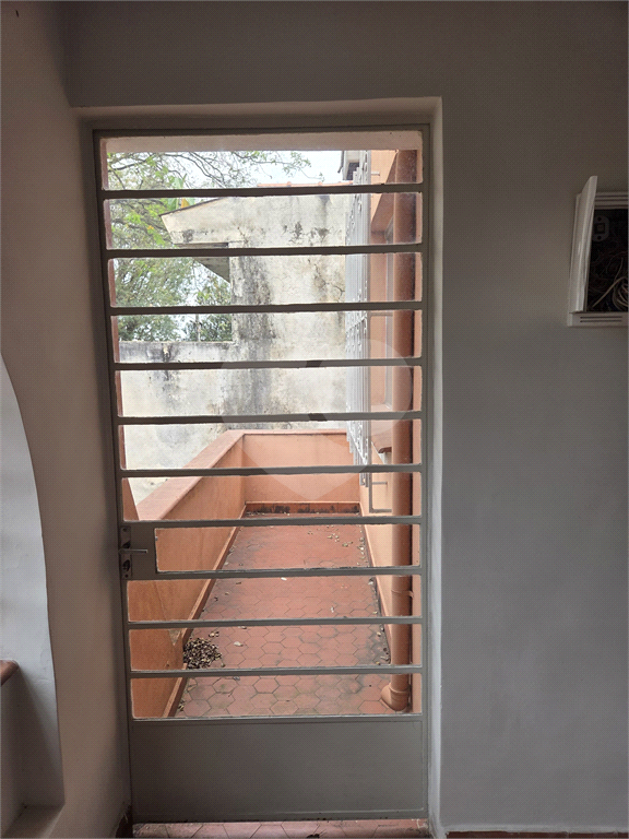 CASA REFORMADA COM 4 QUARTOS, 2 BANHEIROS, 2 VAGAS DE GARAGEM, QUINTAL E EDÍCULA