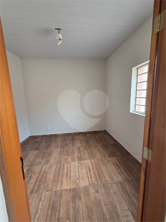 CASA REFORMADA COM 4 QUARTOS, 2 BANHEIROS, 2 VAGAS DE GARAGEM, QUINTAL E EDÍCULA