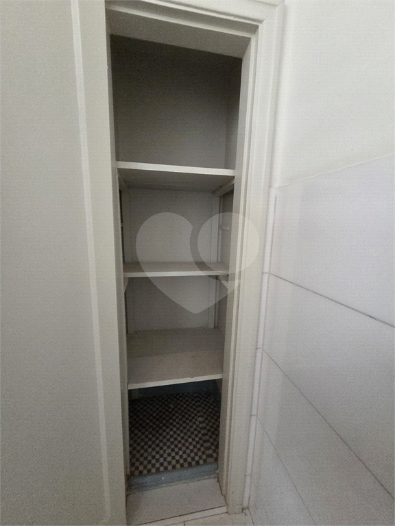 CASA REFORMADA COM 4 QUARTOS, 2 BANHEIROS, 2 VAGAS DE GARAGEM, QUINTAL E EDÍCULA