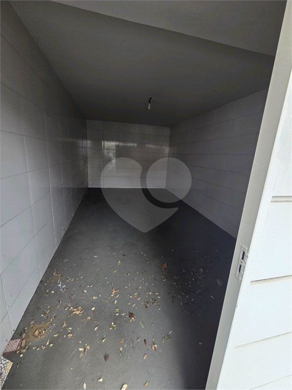 CASA REFORMADA COM 4 QUARTOS, 2 BANHEIROS, 2 VAGAS DE GARAGEM, QUINTAL E EDÍCULA