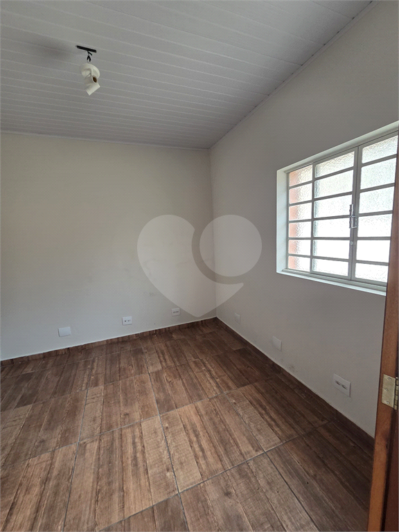 CASA REFORMADA COM 4 QUARTOS, 2 BANHEIROS, 2 VAGAS DE GARAGEM, QUINTAL E EDÍCULA