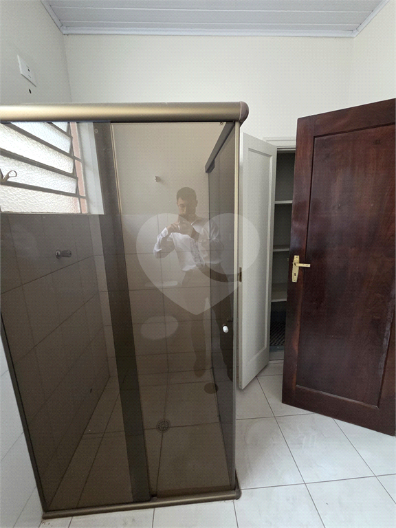 CASA REFORMADA COM 4 QUARTOS, 2 BANHEIROS, 2 VAGAS DE GARAGEM, QUINTAL E EDÍCULA