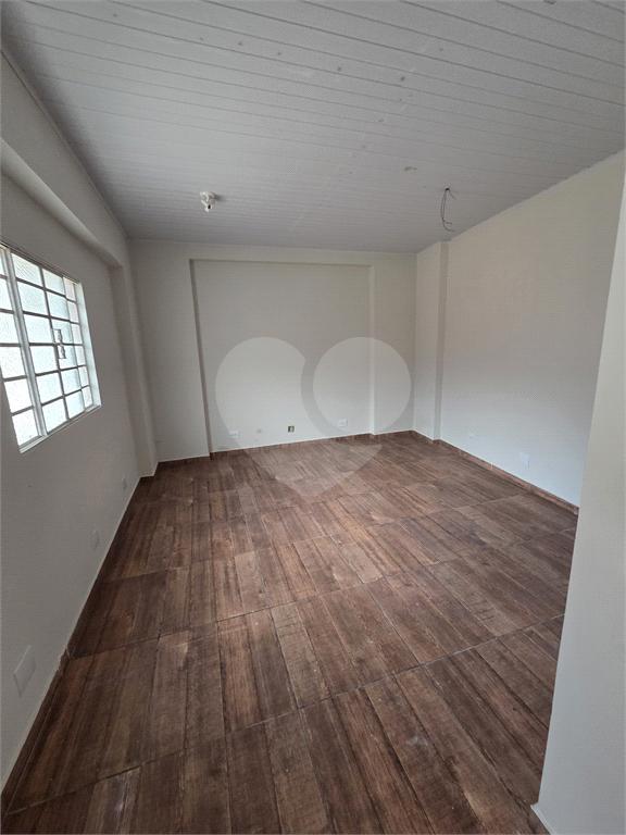 CASA REFORMADA COM 4 QUARTOS, 2 BANHEIROS, 2 VAGAS DE GARAGEM, QUINTAL E EDÍCULA