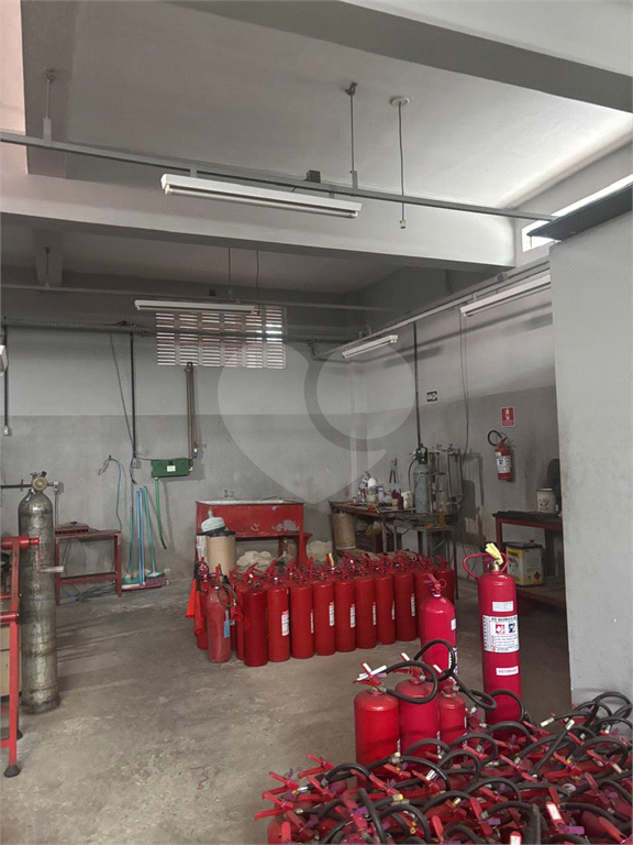 Prédio Comercial 400m² – Parque Novo Mundo | Salão 200m² + Escritórios | Aceita Permuta