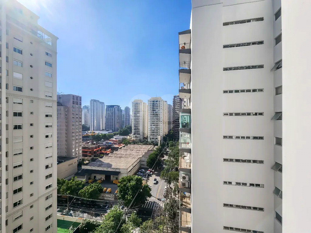 APARTAMENTO em MOEMA