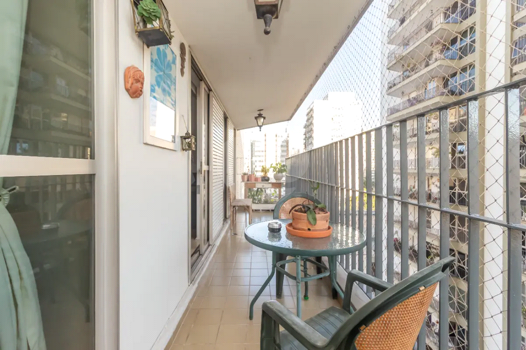 APARTAMENTO em MOEMA