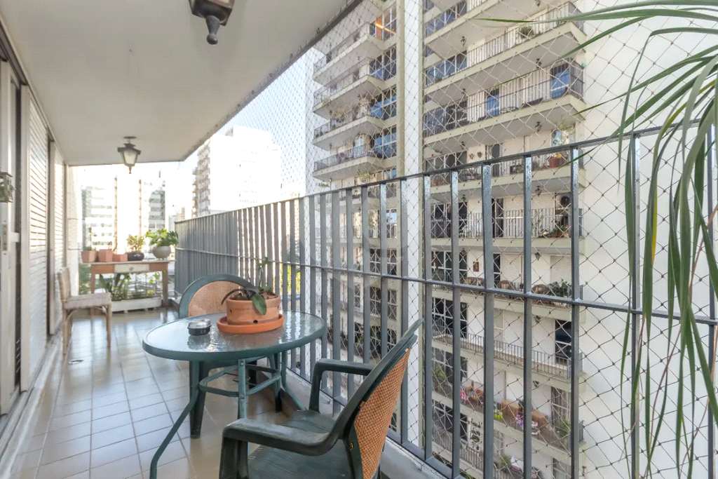 APARTAMENTO em MOEMA