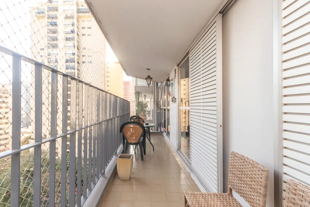 APARTAMENTO em MOEMA