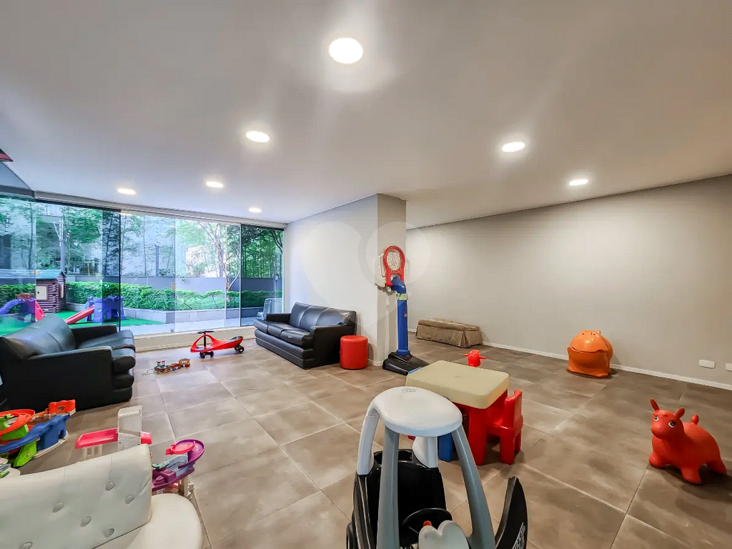APARTAMENTO em MOEMA