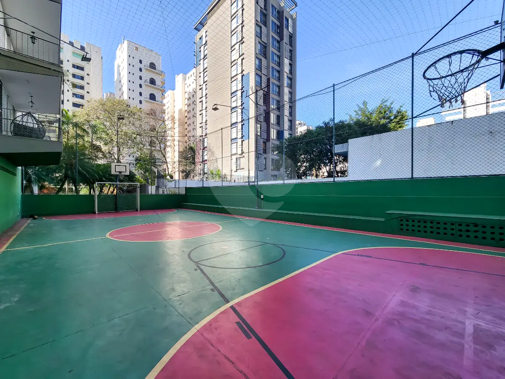 APARTAMENTO em MOEMA