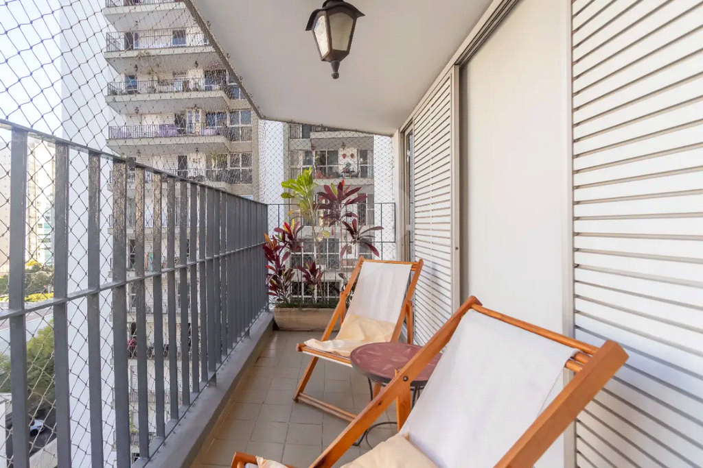 APARTAMENTO em MOEMA
