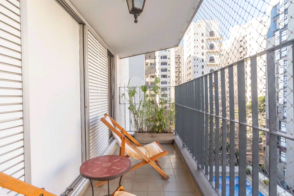 APARTAMENTO em MOEMA
