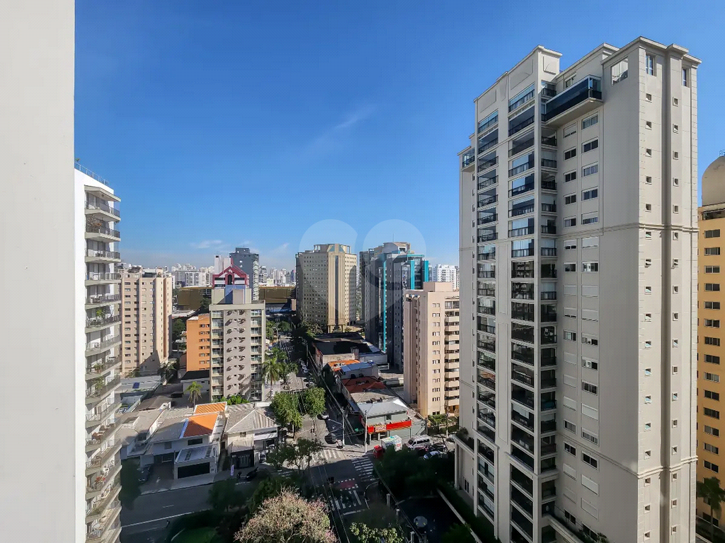 APARTAMENTO em MOEMA