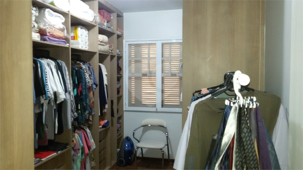 SOBRADO em HORTO FLORESTAL