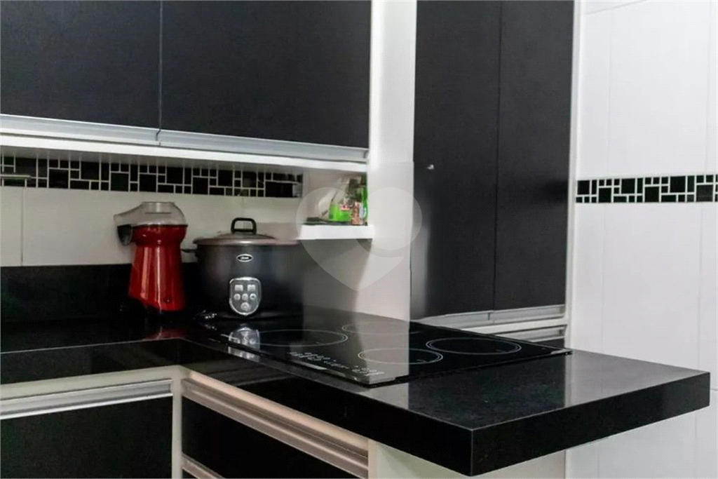 Casa de Condomínio à Venda | 120m² | Mobiliada | 3 dormitórios (1 suíte) | 1 vaga na Vila Mazzei!