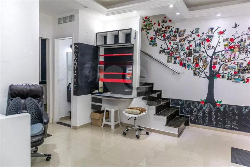 Casa de Condomínio à Venda | 120m² | Mobiliada | 3 dormitórios (1 suíte) | 1 vaga na Vila Mazzei!