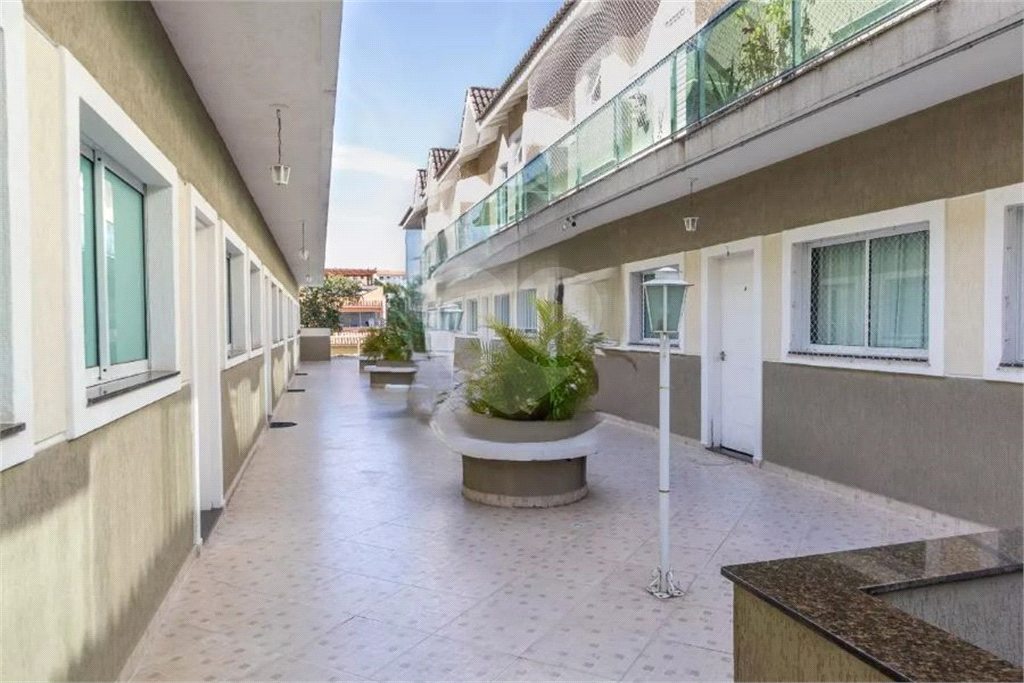 Casa de Condomínio à Venda | 120m² | Mobiliada | 3 dormitórios (1 suíte) | 1 vaga na Vila Mazzei!