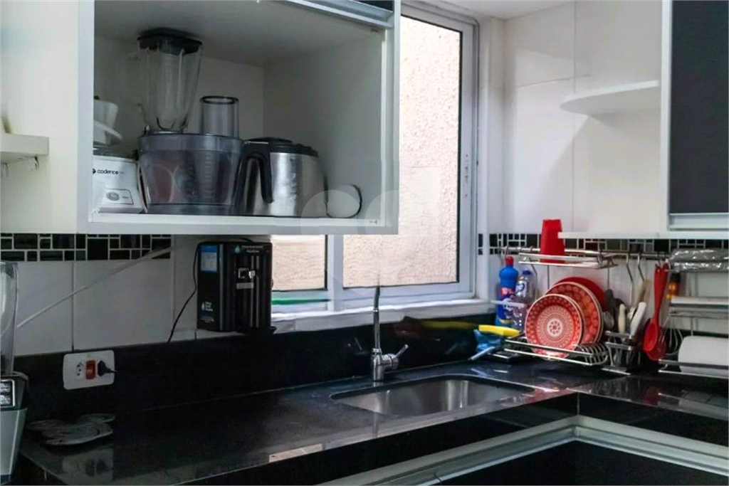 Casa de Condomínio à Venda | 120m² | Mobiliada | 3 dormitórios (1 suíte) | 1 vaga na Vila Mazzei!