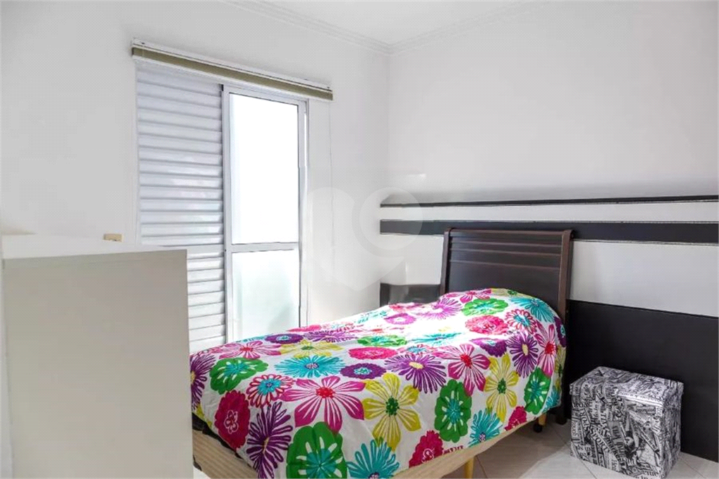 Casa de Condomínio à Venda | 120m² | Mobiliada | 3 dormitórios (1 suíte) | 1 vaga na Vila Mazzei!