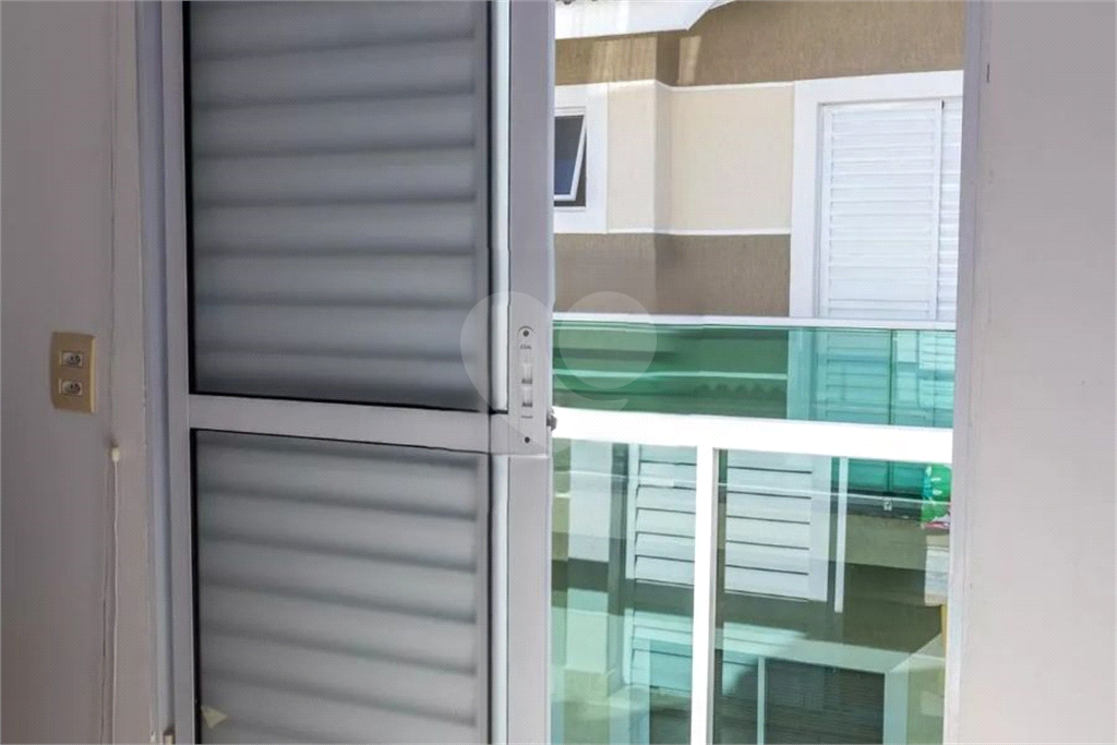 Casa de Condomínio à Venda | 120m² | Mobiliada | 3 dormitórios (1 suíte) | 1 vaga na Vila Mazzei!