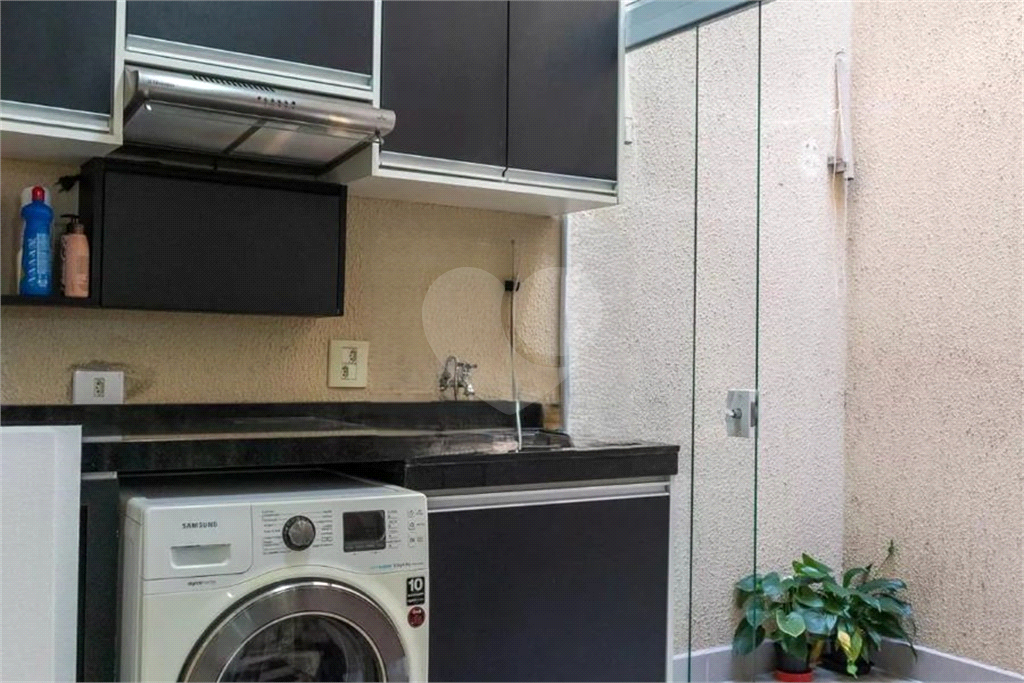 Casa de Condomínio à Venda | 120m² | Mobiliada | 3 dormitórios (1 suíte) | 1 vaga na Vila Mazzei!