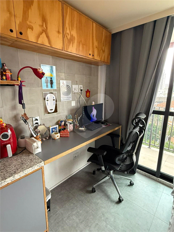 Studio de 25m² mobiliado e com varanda impecável condomínio com lazer completo Vila Mariana