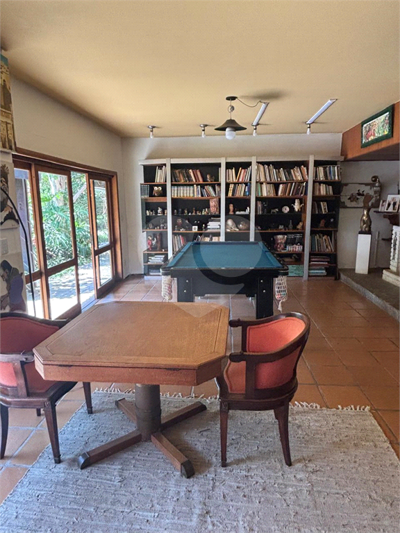 Casa venda Alphaville 3, 2 quartos, 1 suíte, 2 salas, 6 vagas