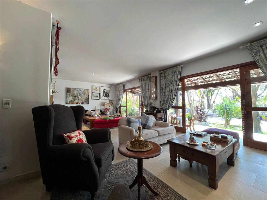 Casa venda Alphaville 3, 4 quartos, 2 suítes, 2 salas, 6 vagas