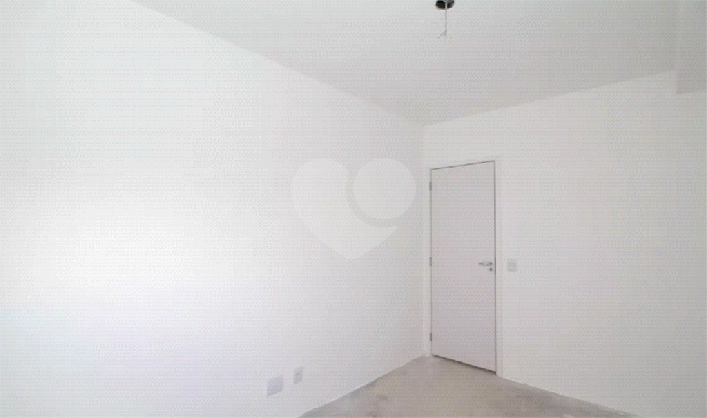 APARTAMENTO em VILA ROSÁLIA