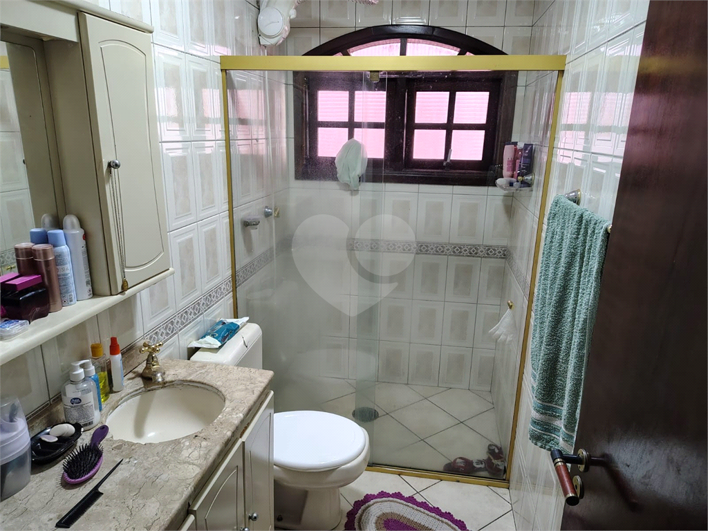 Casa ampla com 515m², 3 suítes, 10 vagas e área gourmet