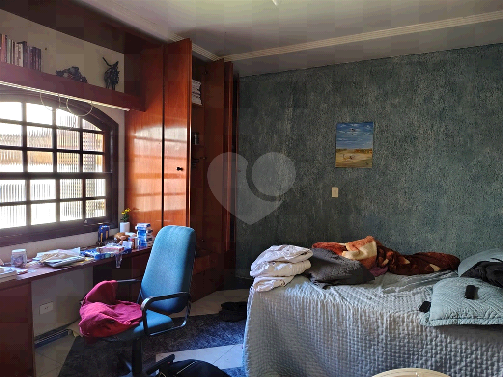 Casa ampla com 515m², 3 suítes, 10 vagas e área gourmet