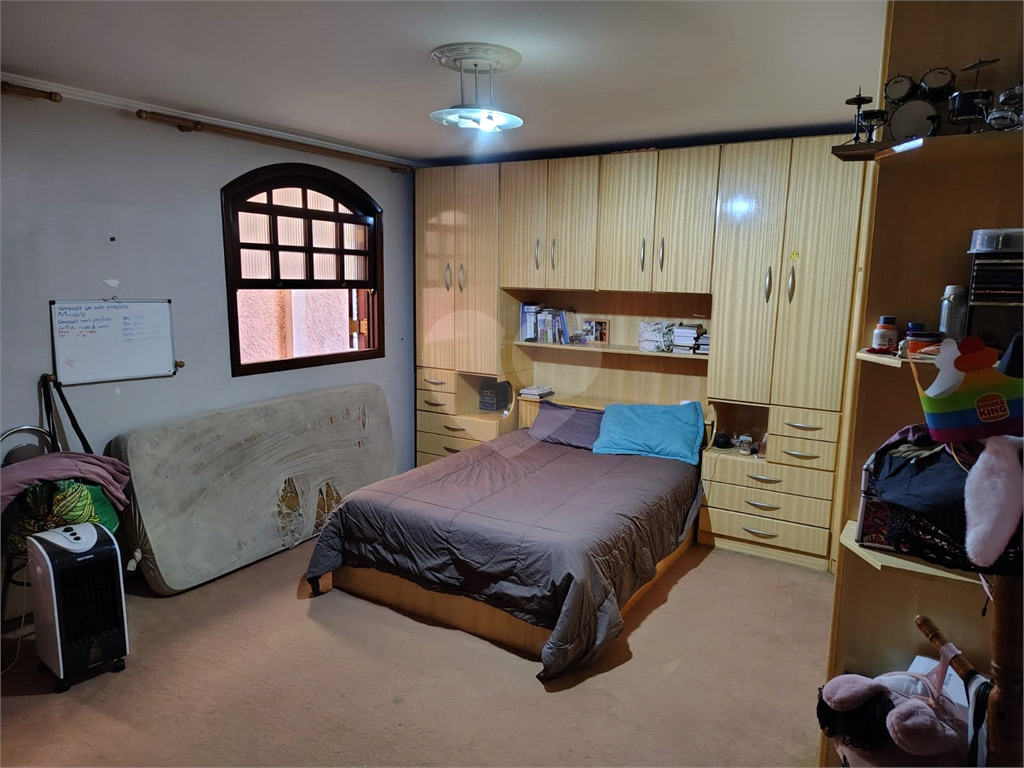 Casa ampla com 515m², 3 suítes, 10 vagas e área gourmet
