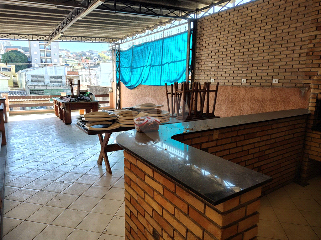 Casa ampla com 515m², 3 suítes, 10 vagas e área gourmet