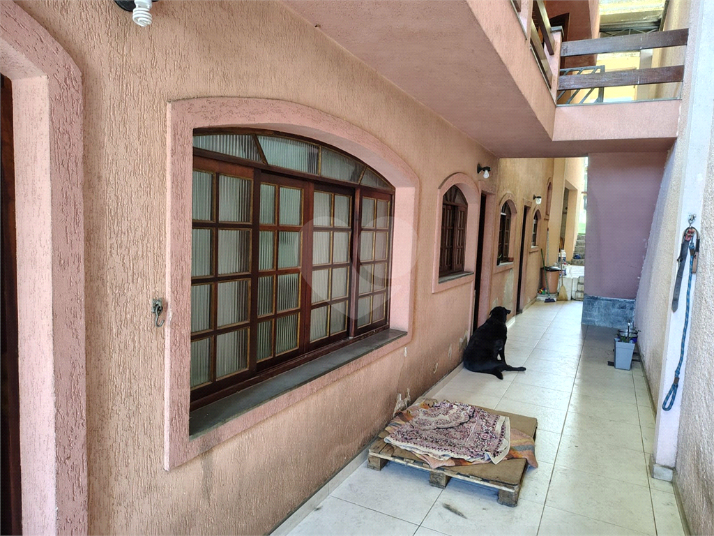 Casa ampla com 515m², 3 suítes, 10 vagas e área gourmet