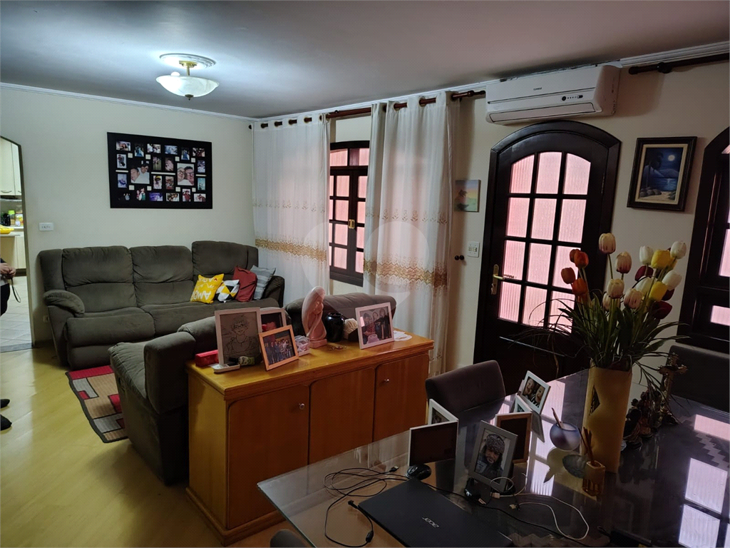Casa ampla com 515m², 3 suítes, 10 vagas e área gourmet