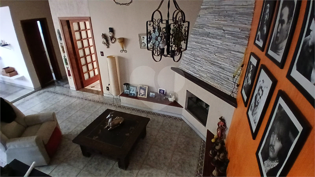 Sobrado à Venda em Socorro/SP | 379 m² | 4 Dormitórios | 2 Suítes | 4 Vagas de Garagem