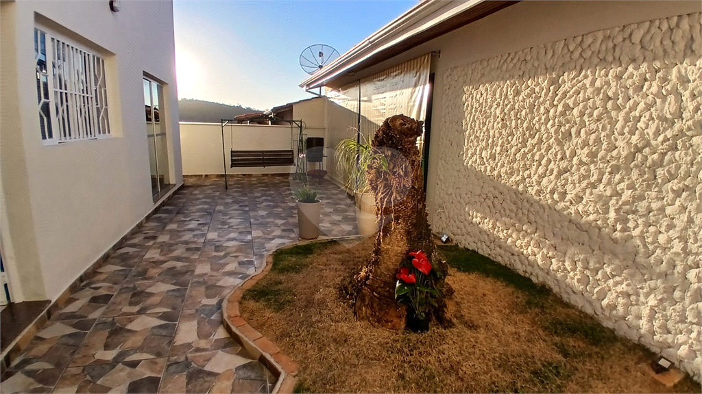 Sobrado à Venda em Socorro/SP | 379 m² | 4 Dormitórios | 2 Suítes | 4 Vagas de Garagem