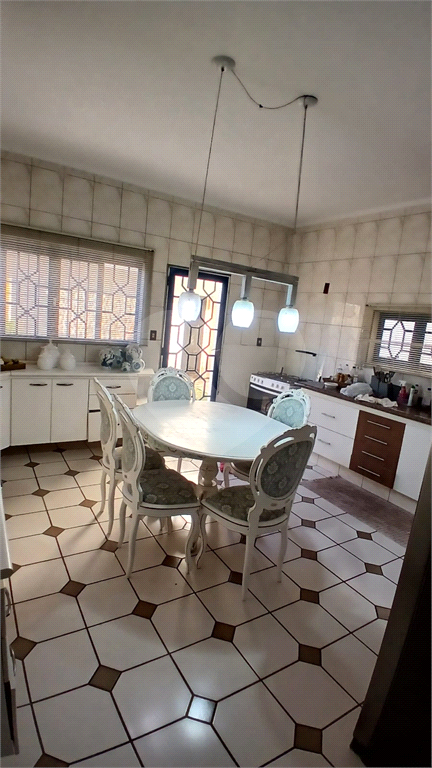 Sobrado à Venda em Socorro/SP | 379 m² | 4 Dormitórios | 2 Suítes | 4 Vagas de Garagem