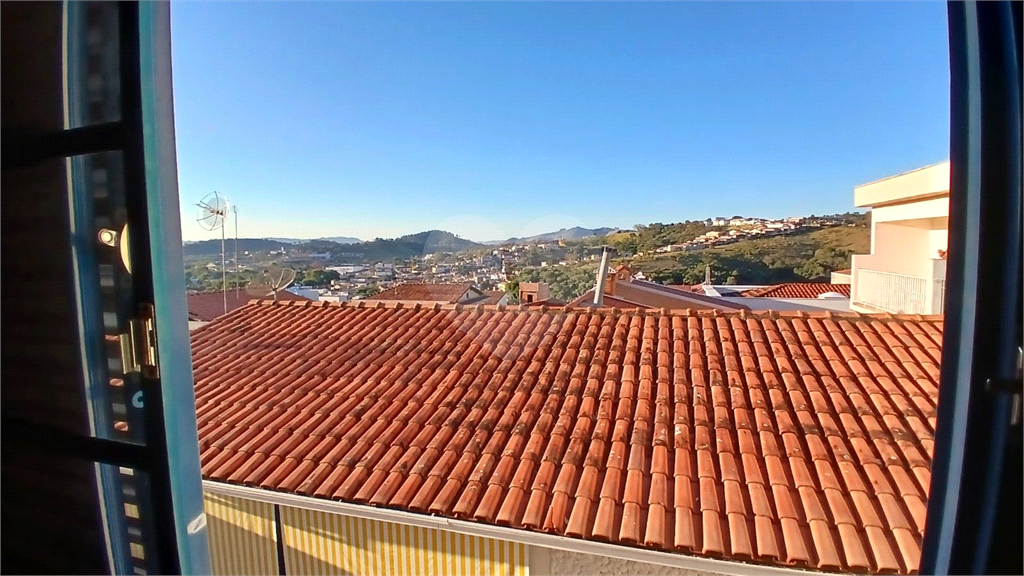 Sobrado à Venda em Socorro/SP | 379 m² | 4 Dormitórios | 2 Suítes | 4 Vagas de Garagem