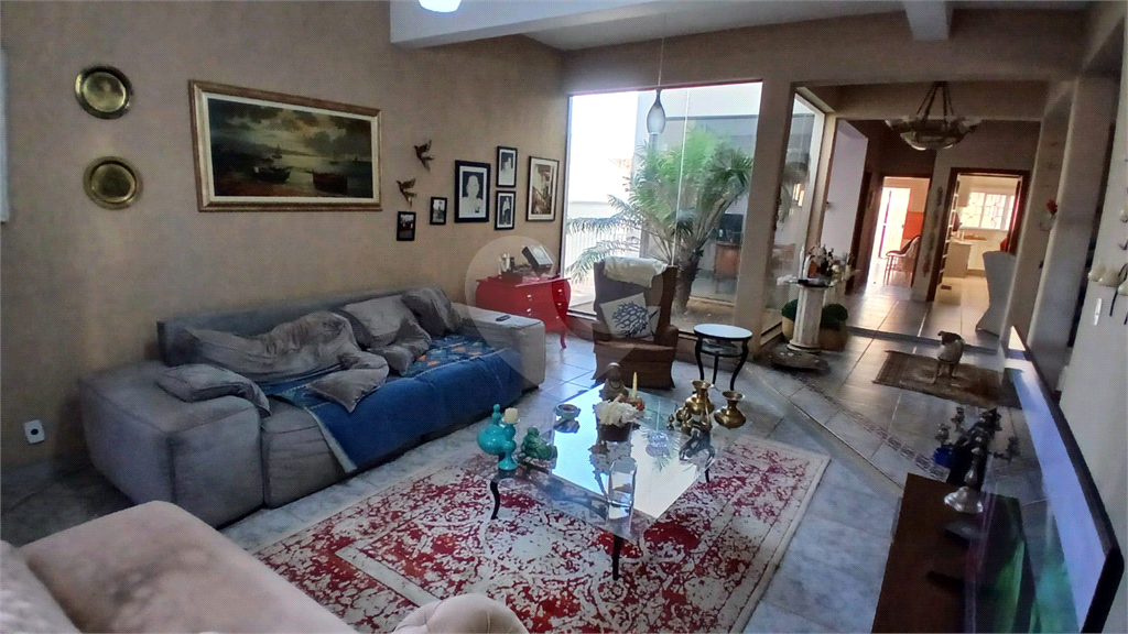 Sobrado à Venda em Socorro/SP | 379 m² | 4 Dormitórios | 2 Suítes | 4 Vagas de Garagem