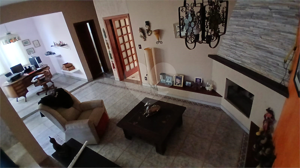 Sobrado à Venda em Socorro/SP | 379 m² | 4 Dormitórios | 2 Suítes | 4 Vagas de Garagem